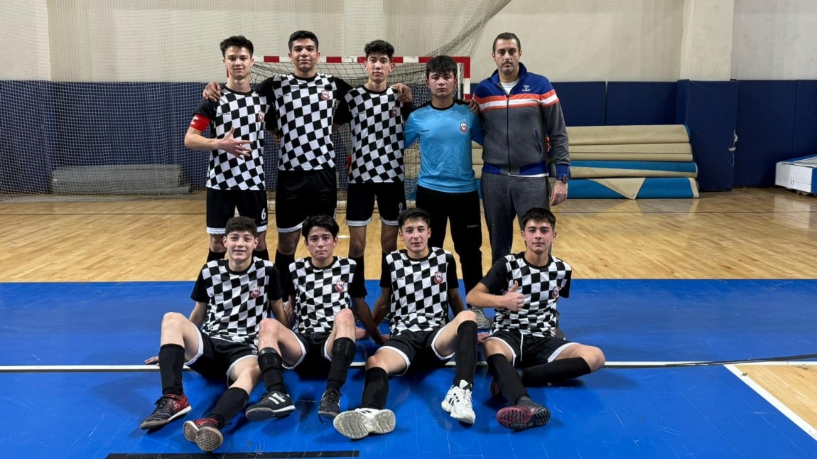 ASLANAPA ANADOLU LİSESİ FUTSAL TURNUVASINA KATILDI.